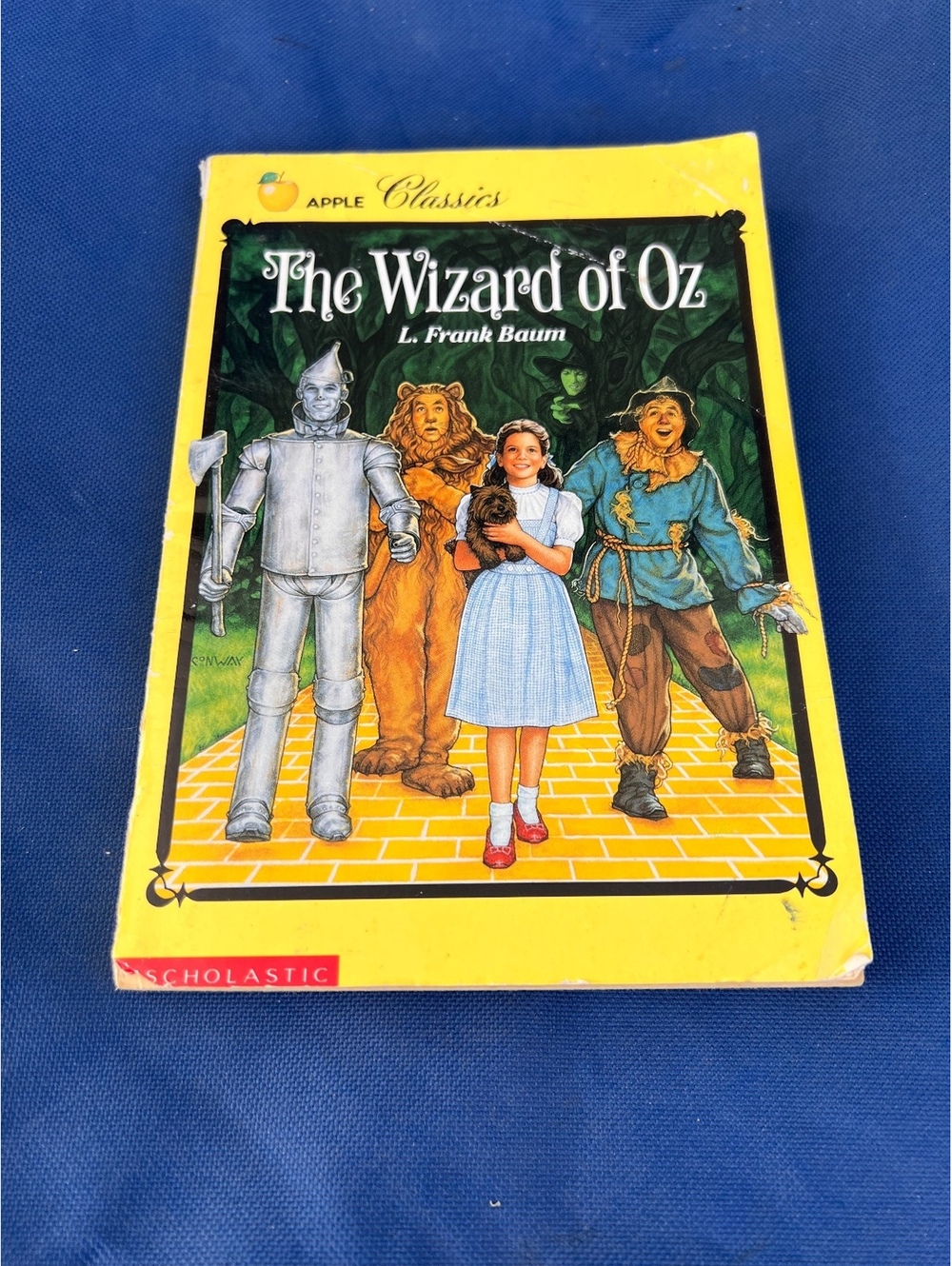 The Wizard of Oz by L. Frank Baum - Apple Classics Edition